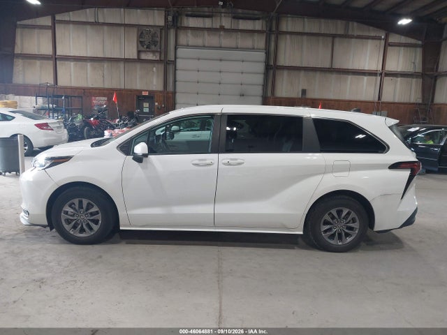 2022 TOYOTA SIENNA LE 14