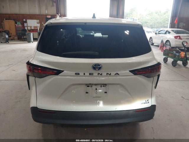 2022 TOYOTA SIENNA LE 16