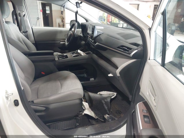 2022 TOYOTA SIENNA LE 5