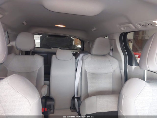 2022 TOYOTA SIENNA LE 8