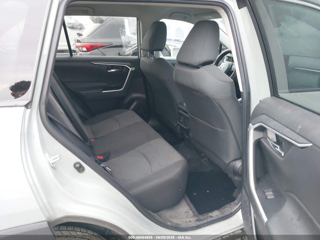 2022 TOYOTA RAV4 XLE 8