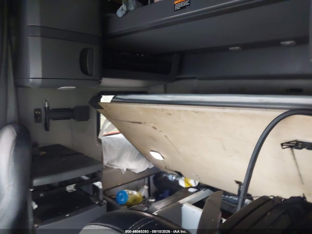 2019 INTERNATIONAL LT 8