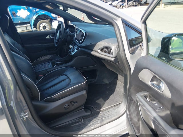 2023 CHRYSLER PACIFICA HYBRID LIMITED 5