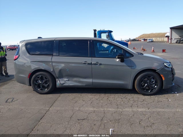 2023 CHRYSLER PACIFICA HYBRID LIMITED 6