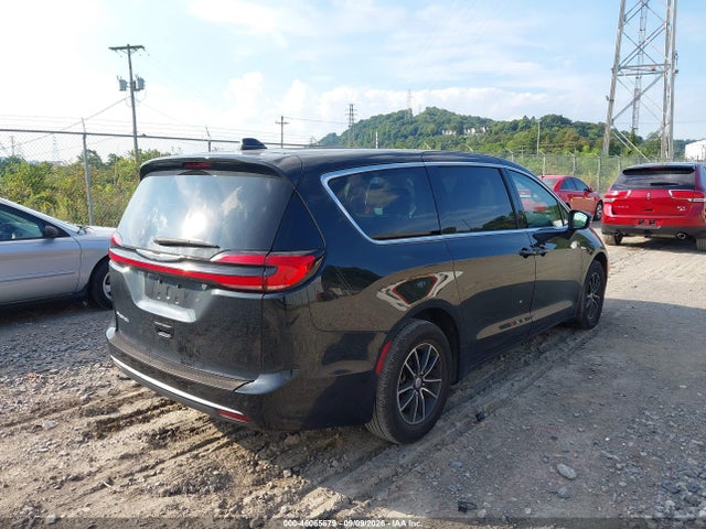 2023 CHRYSLER PACIFICA TOURING L 4