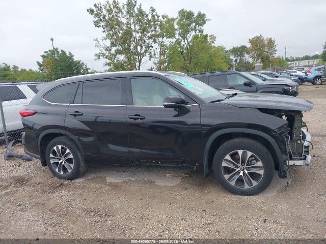 2022 TOYOTA HIGHLANDER XLE 13