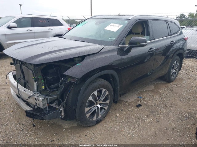 2022 TOYOTA HIGHLANDER XLE 2