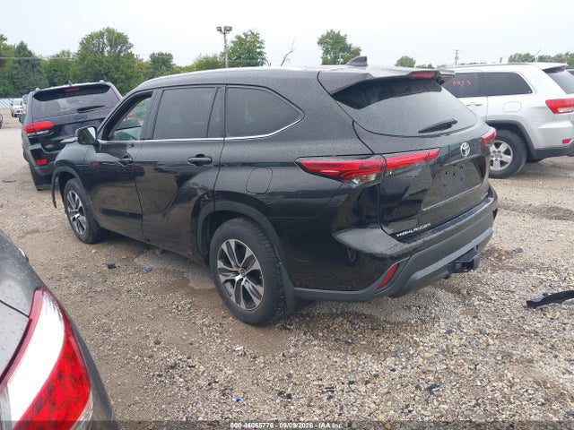 2022 TOYOTA HIGHLANDER XLE 3