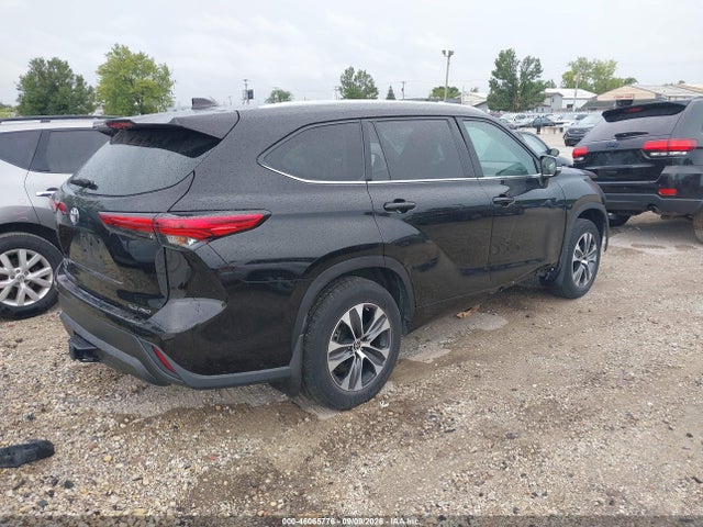 2022 TOYOTA HIGHLANDER XLE 4