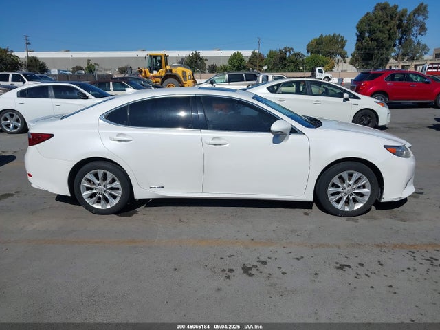 2015 Lexus ES 300H — фото 13