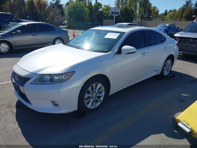 2015 Lexus ES 300H — фото 2