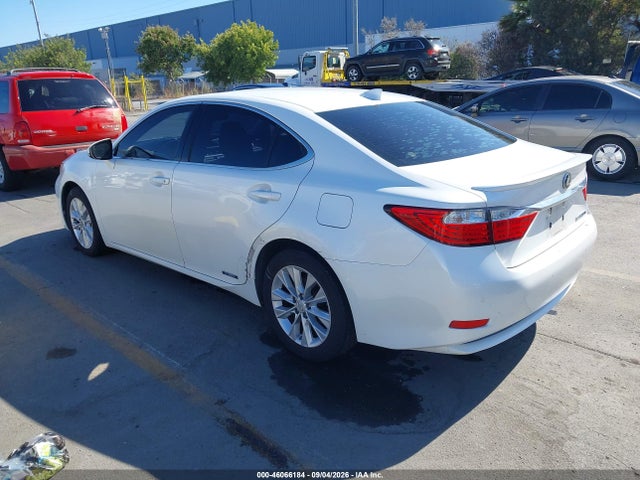 2015 Lexus ES 300H — фото 3