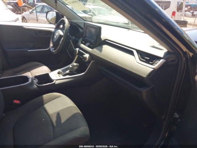 2022 TOYOTA RAV4 LE 5