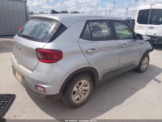2022 HYUNDAI VENUE SE 4