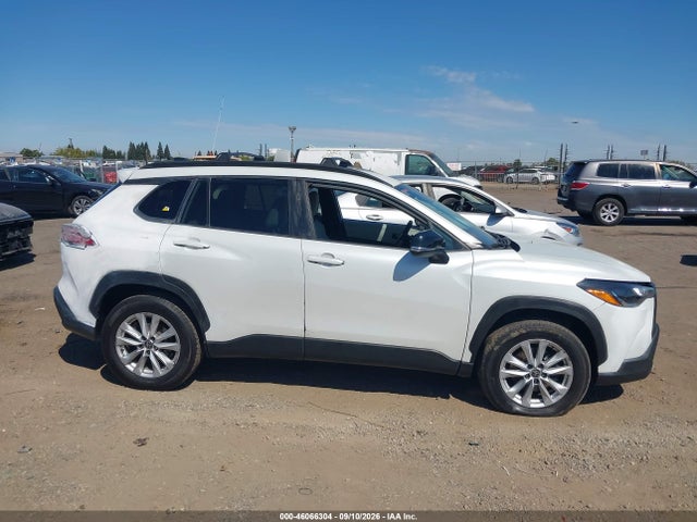 2025 TOYOTA COROLLA CROSS LE 13