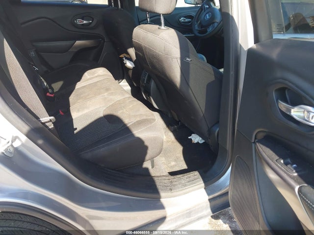2019 JEEP CHEROKEE LATITUDE FWD 8