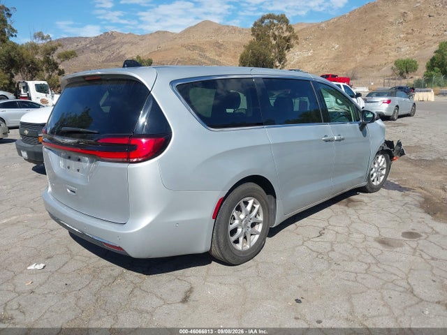2023 CHRYSLER PACIFICA TOURING L 4