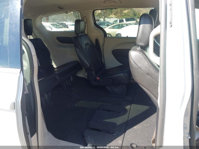 2023 CHRYSLER PACIFICA TOURING L 8
