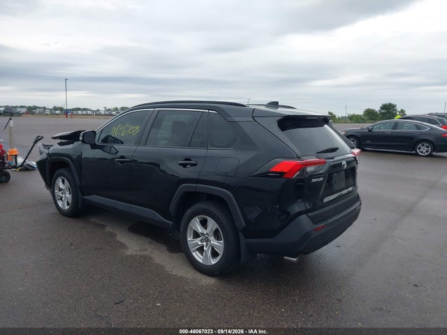 2021 TOYOTA RAV4 XLE 3