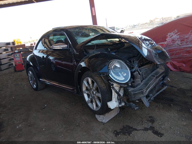 2013 VOLKSWAGEN BEETLE 2.5L/2.5L FENDER EDITION