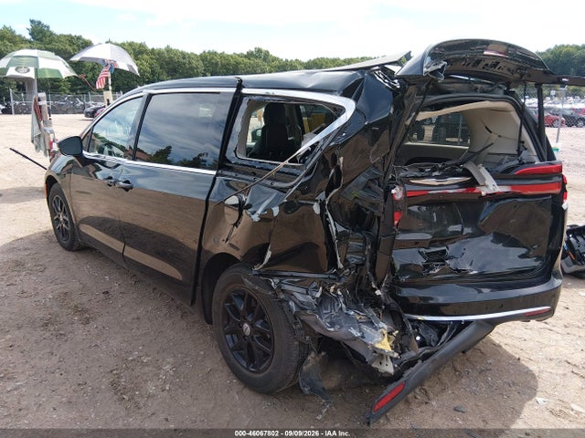 2023 CHRYSLER PACIFICA TOURING L 3