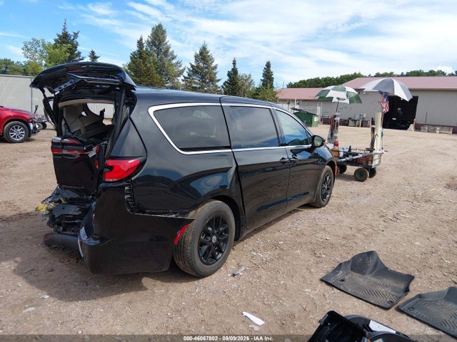 2023 CHRYSLER PACIFICA TOURING L 4