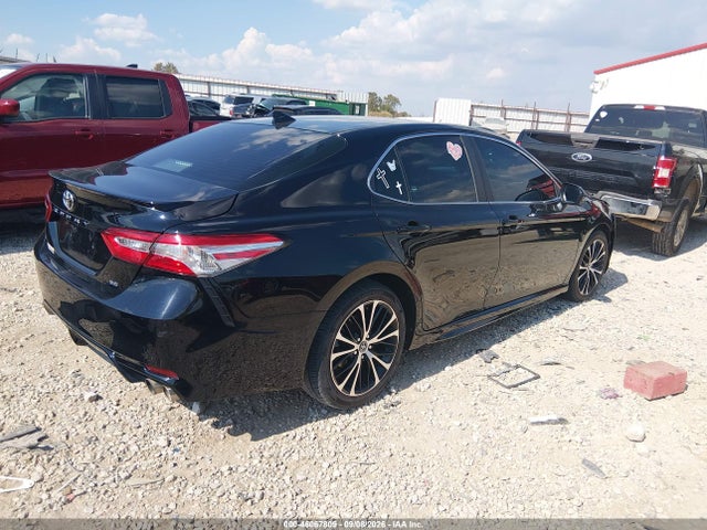 2020 TOYOTA CAMRY SE 4