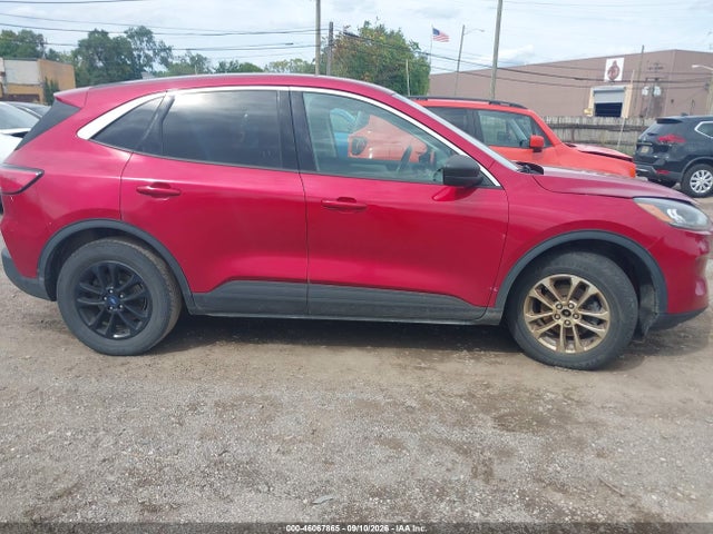 2022 FORD ESCAPE SE 13