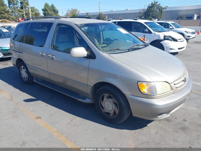 2002 TOYOTA SIENNA LE