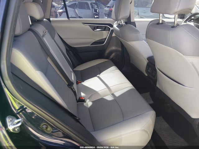 2022 TOYOTA RAV4 XLE PREMIUM 8