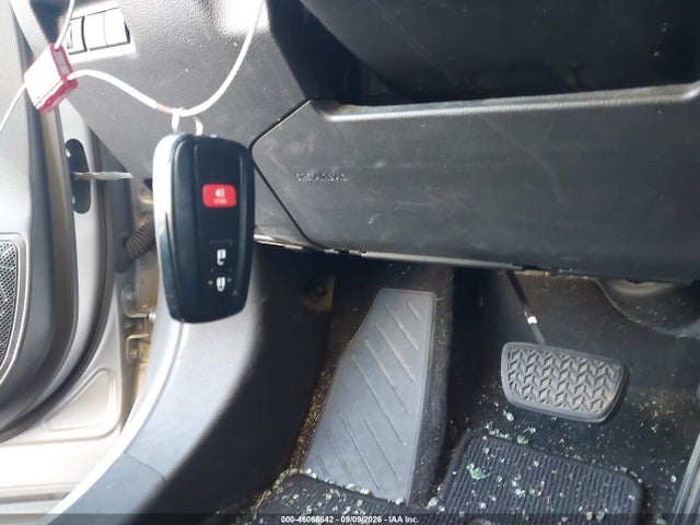 2019 TOYOTA RAV4 XLE 11