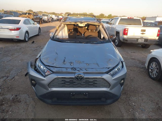 2019 TOYOTA RAV4 XLE 12