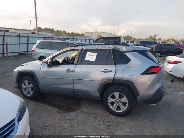2019 TOYOTA RAV4 XLE 14