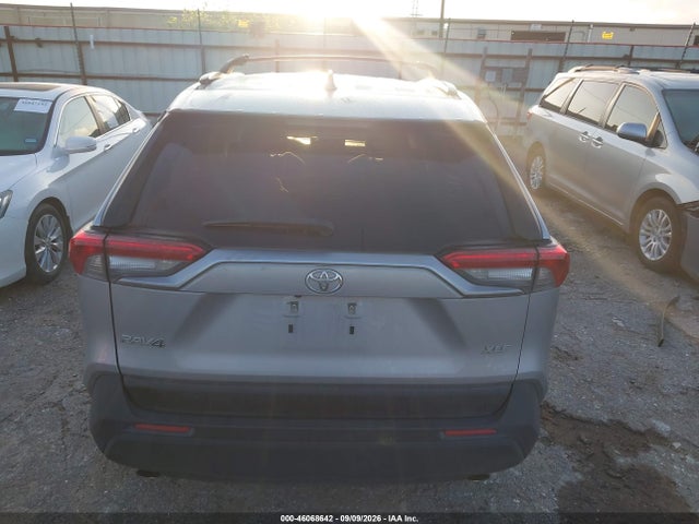 2019 TOYOTA RAV4 XLE 16