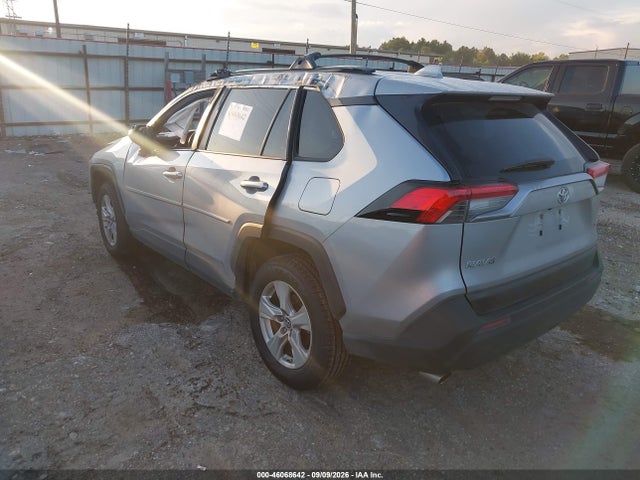 2019 TOYOTA RAV4 XLE 3
