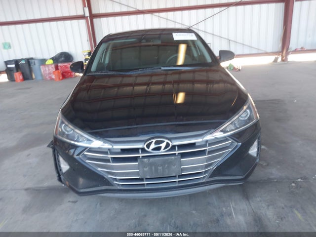 2020 HYUNDAI ELANTRA SE 12