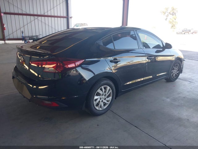 2020 HYUNDAI ELANTRA SE 4
