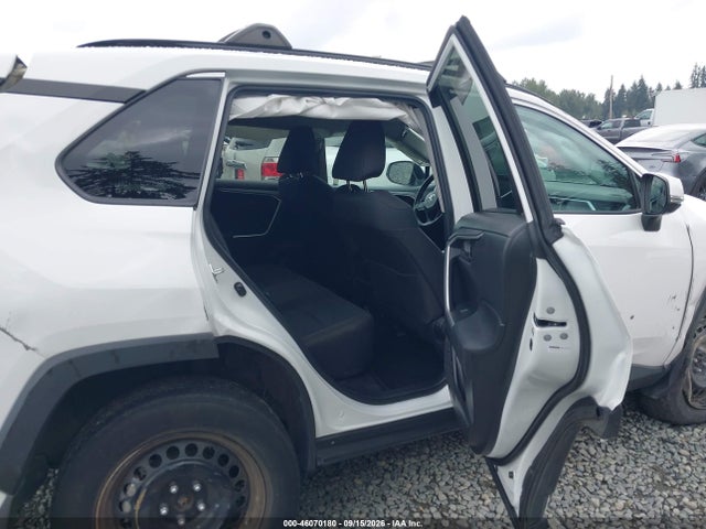 2020 TOYOTA RAV4 LE 8