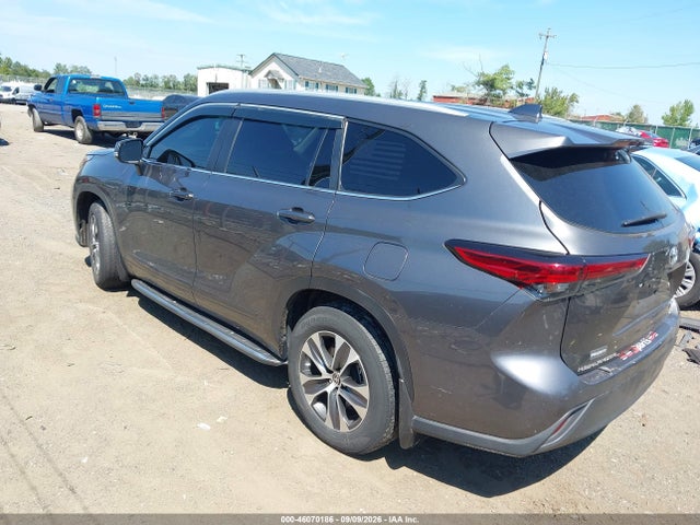 2023 TOYOTA HIGHLANDER XLE 3