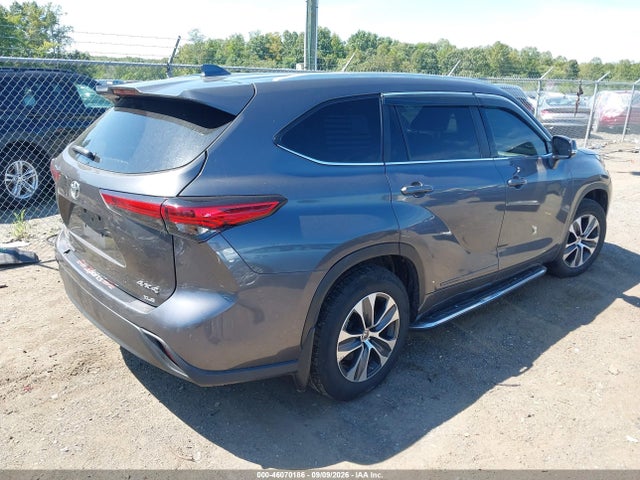 2023 TOYOTA HIGHLANDER XLE 4