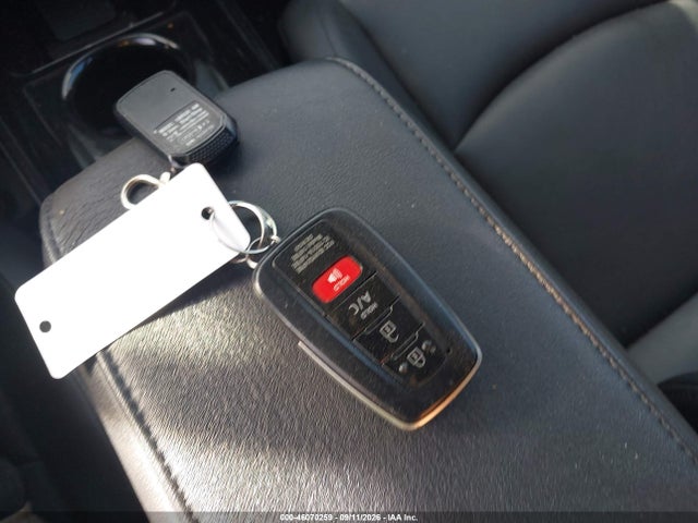 2017 TOYOTA PRIUS PRIME PREMIUM 11