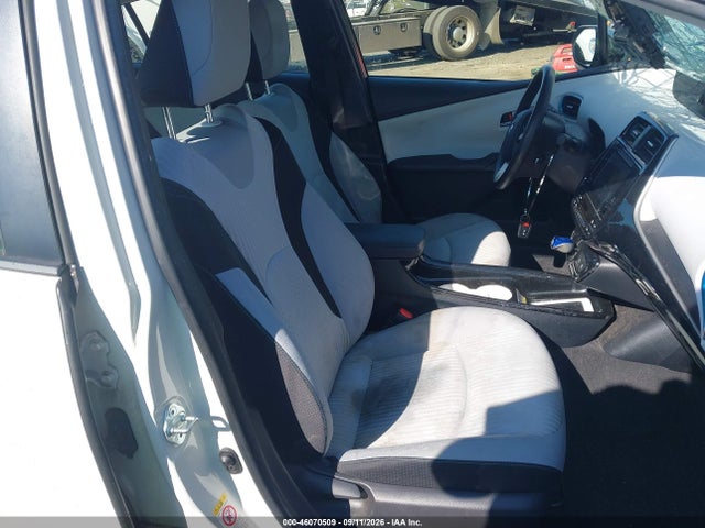 2017 TOYOTA PRIUS THREE 5