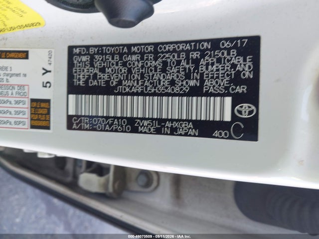 2017 TOYOTA PRIUS THREE 9