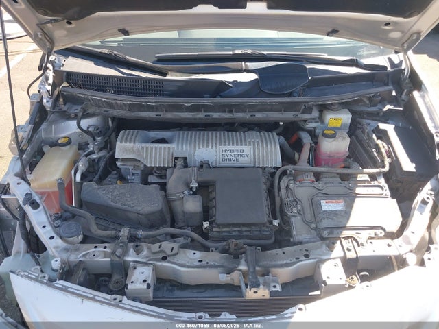صورة 10 لـ 2013 Toyota PRIUS V THREE