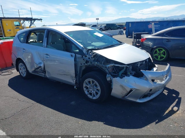 صورة 1 لـ 2013 Toyota PRIUS V THREE