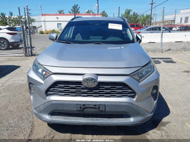 2020 TOYOTA RAV4 XLE 12