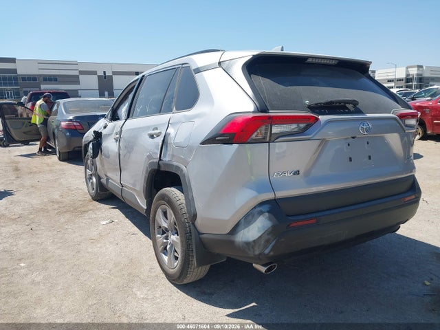 2023 TOYOTA RAV4 XLE 3