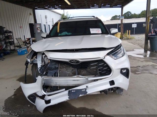 2022 TOYOTA HIGHLANDER XLE 11