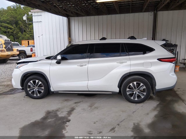 2022 TOYOTA HIGHLANDER XLE 13