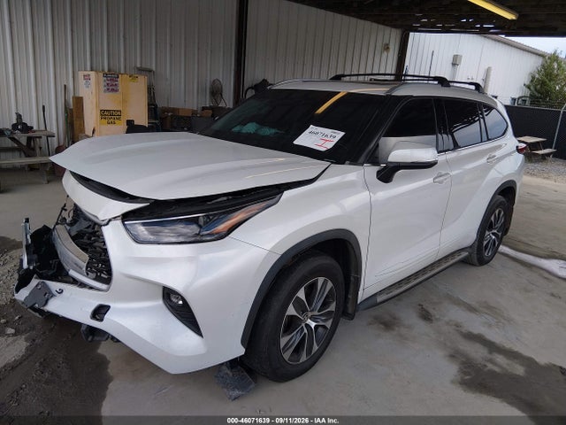 2022 TOYOTA HIGHLANDER XLE 2